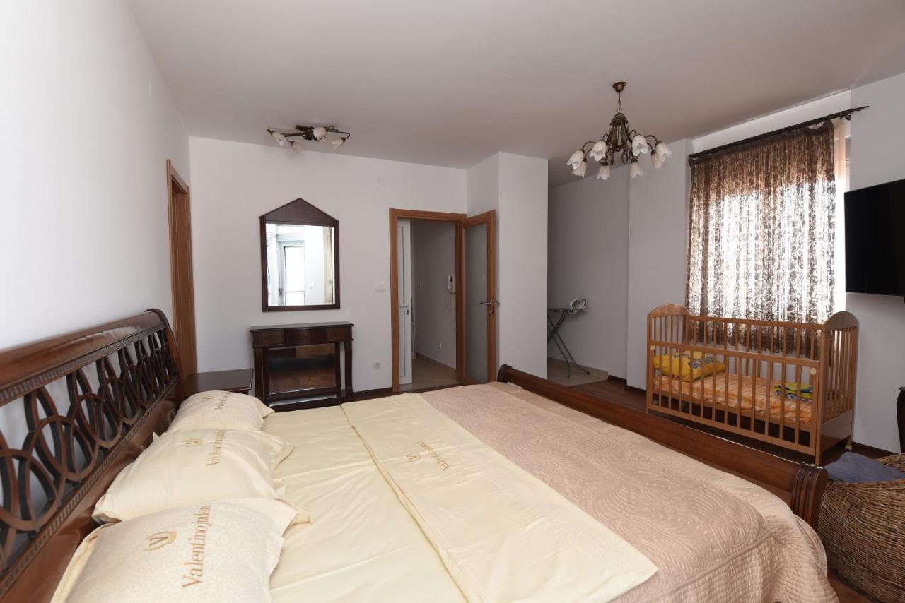 דירות Petrovac Apartamenti Enjoy מראה חיצוני תמונה